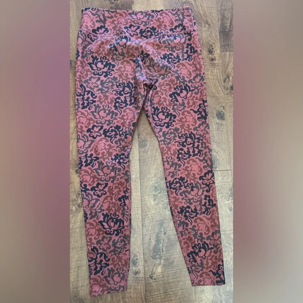Nike drifit women’s activewear leggings sz large printed